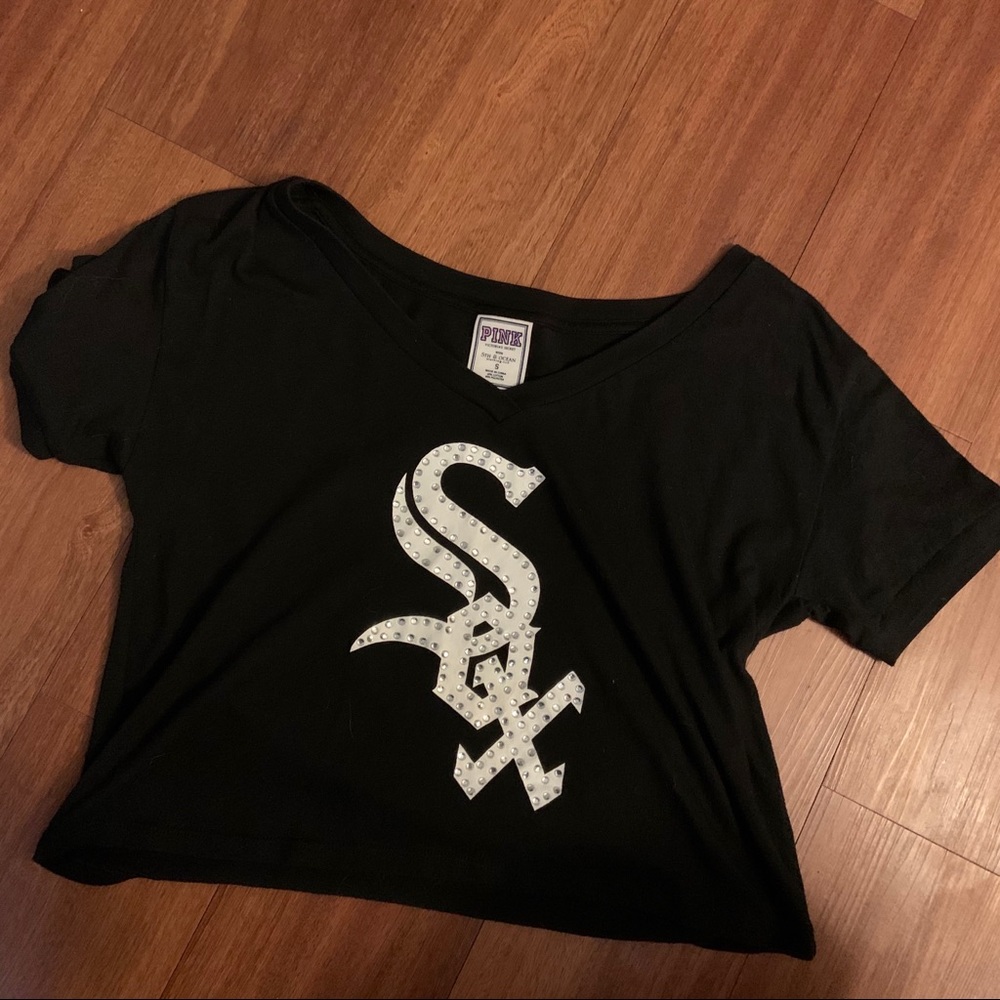 Chicago White Sox -- VS Pink mid cropped tee